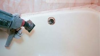 Ошкуривание реставрируемой ванны